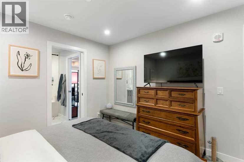 208, 110 18A Street NW — photo 18 of 39