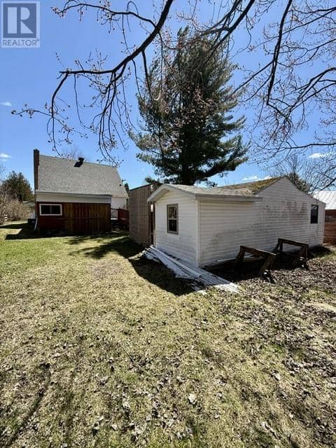 14 Cutler Avenue — photo 11 of 40