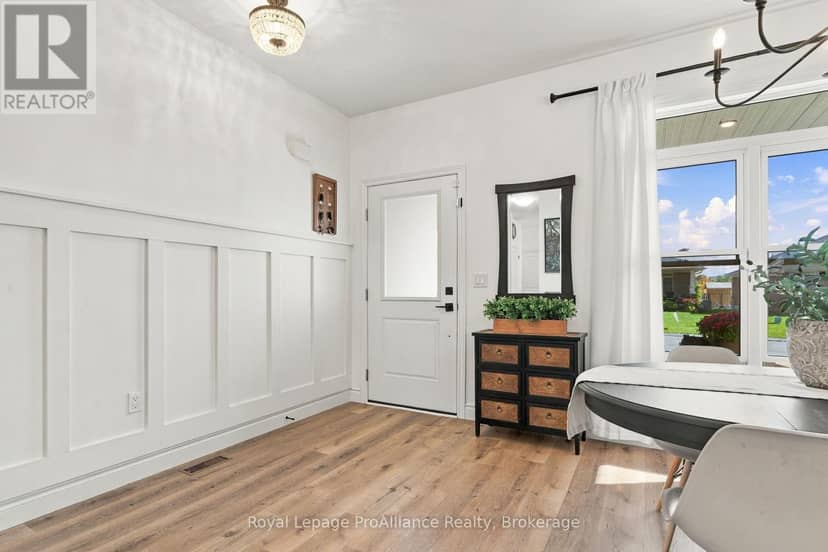 28 Aberdeen Street W — photo 15 of 40