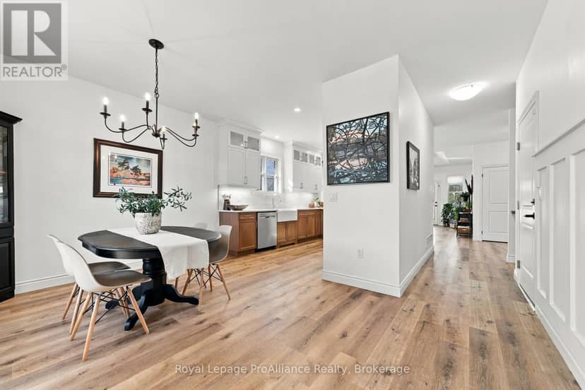 28 Aberdeen Street W — photo 17 of 40