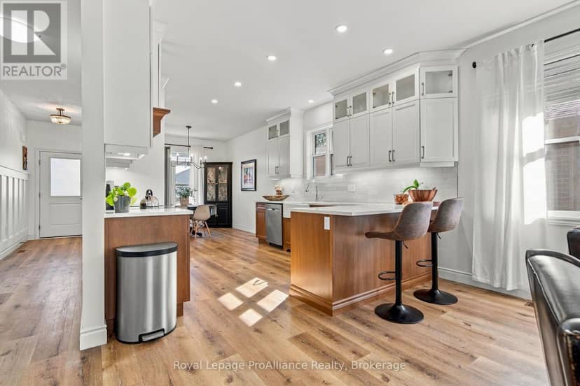 28 Aberdeen Street W — photo 22 of 40
