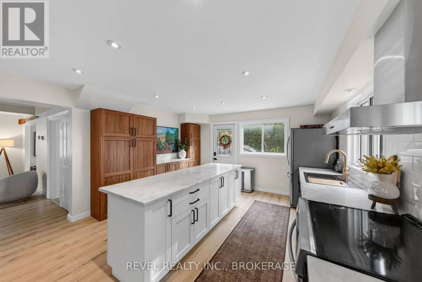 637 Collins Bay Road — photo 17 of 40