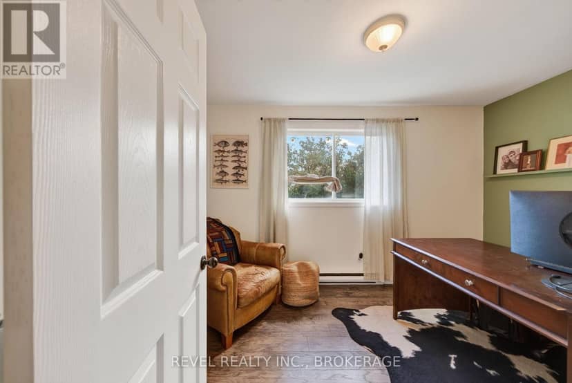 637 Collins Bay Road — photo 24 of 40