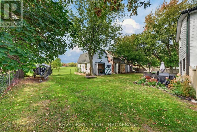 637 Collins Bay Road — photo 39 of 40