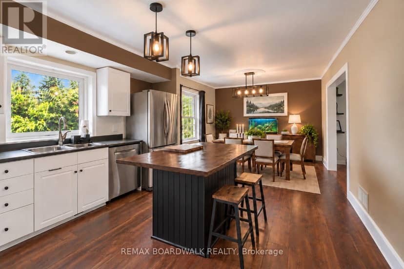 18 Berg Crescent — photo 9 of 40