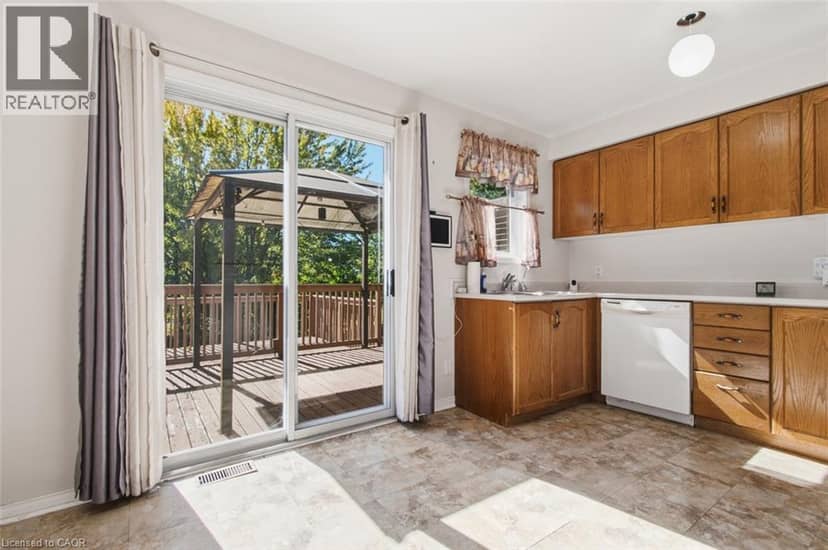 23 MADISON Court W, Welland, photo 3