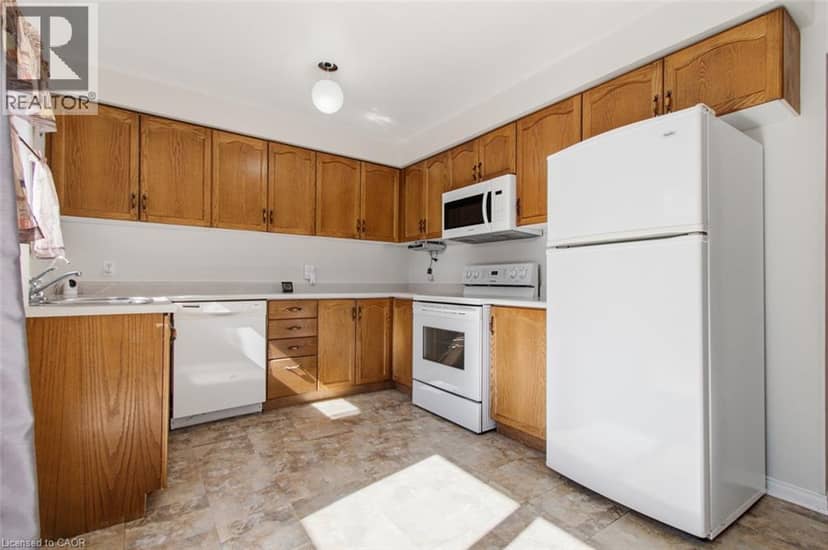 23 MADISON Court W, Welland, photo 4