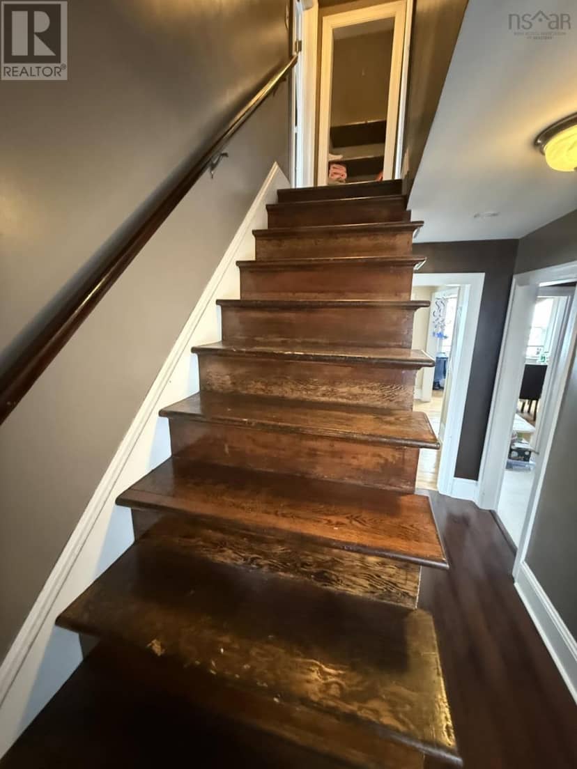 114 Hawthorne Street — photo 16 of 17