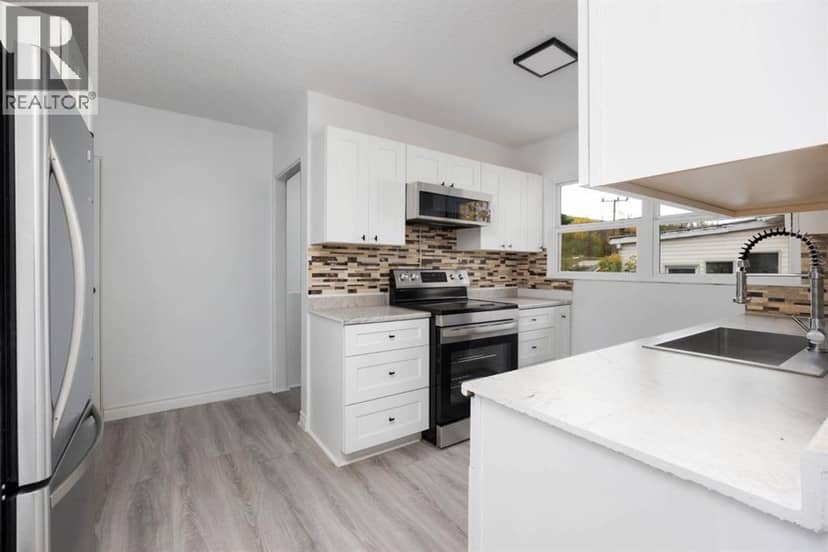 67 Alberta Drive — photo 13 of 38