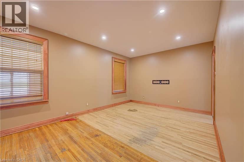 500 DUNDAS Street S — photo 9 of 40