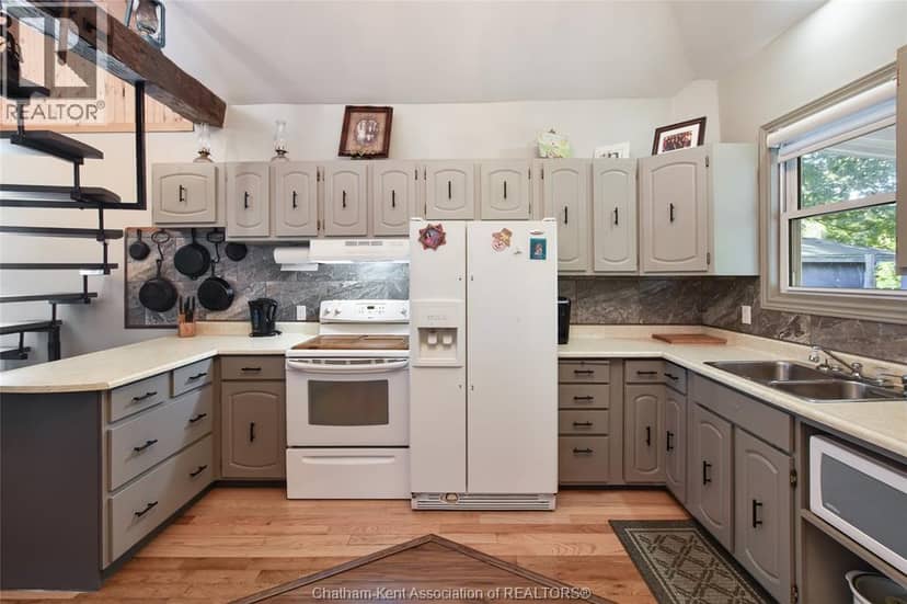 36 Talbot STREET — photo 13 of 40