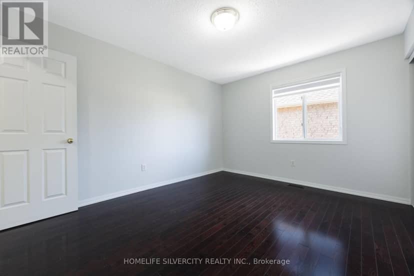 25 Van Hoof Crescent — photo 35 of 40