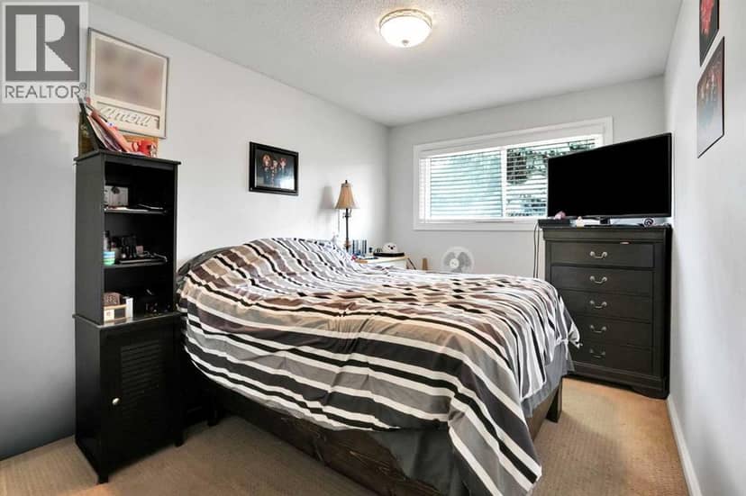 5748 Dalmead Crescent NW — photo 17 of 40