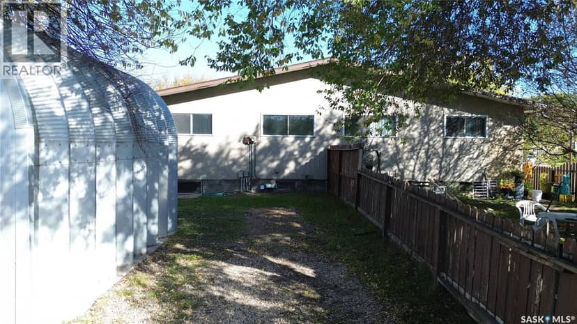 4 Carleton DRIVE — photo 33 of 36