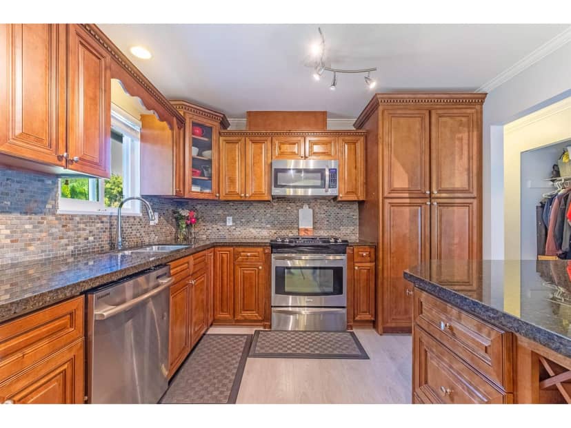 14917 92 AVENUE, Surrey, photo 3