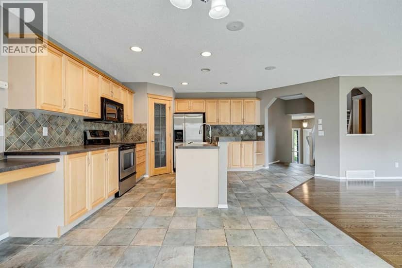 34 Kincora Drive NW — photo 12 of 40