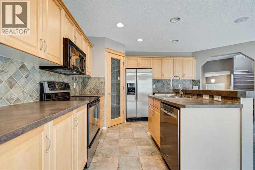 34 Kincora Drive NW — photo 13 of 40
