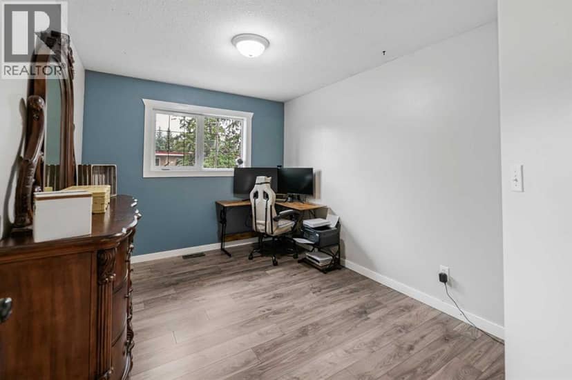 5308 46 Avenue — photo 21 of 40