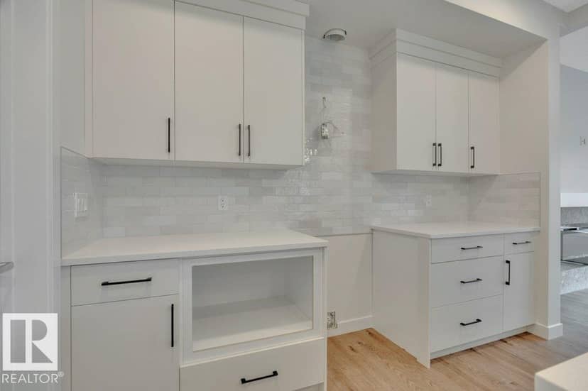 690 Bank DR — photo 10 of 40