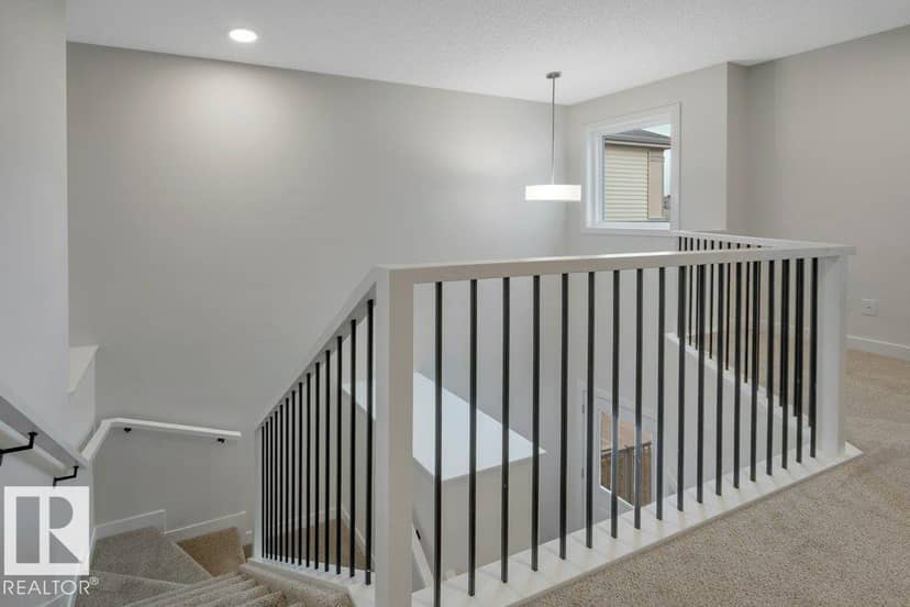 690 Bank DR — photo 33 of 40