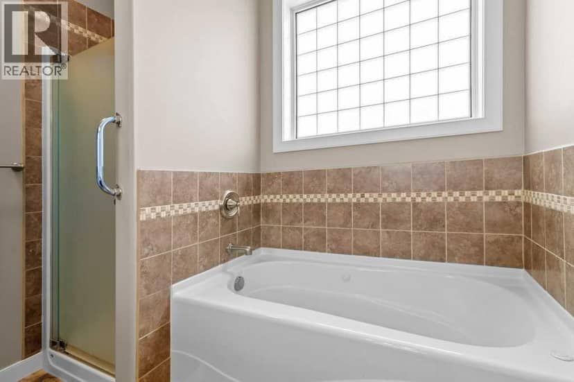 31 Fawn Meadows Crescent — photo 11 of 40