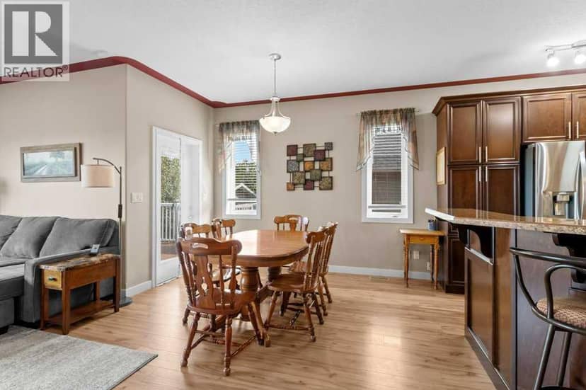 31 Fawn Meadows Crescent — photo 13 of 40