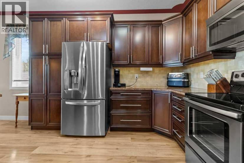 31 Fawn Meadows Crescent — photo 17 of 40