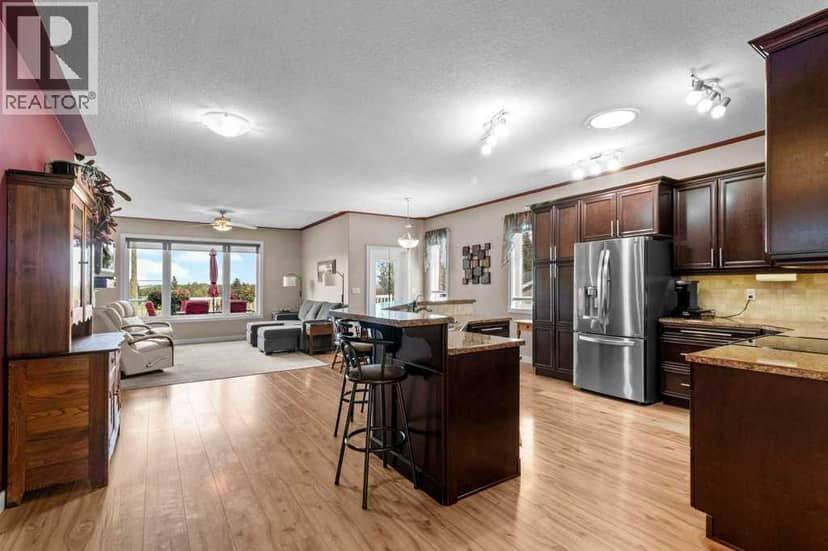 31 Fawn Meadows Crescent — photo 16 of 40
