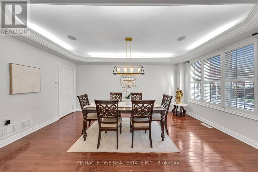 6 Dolby Crescent — photo 10 of 40