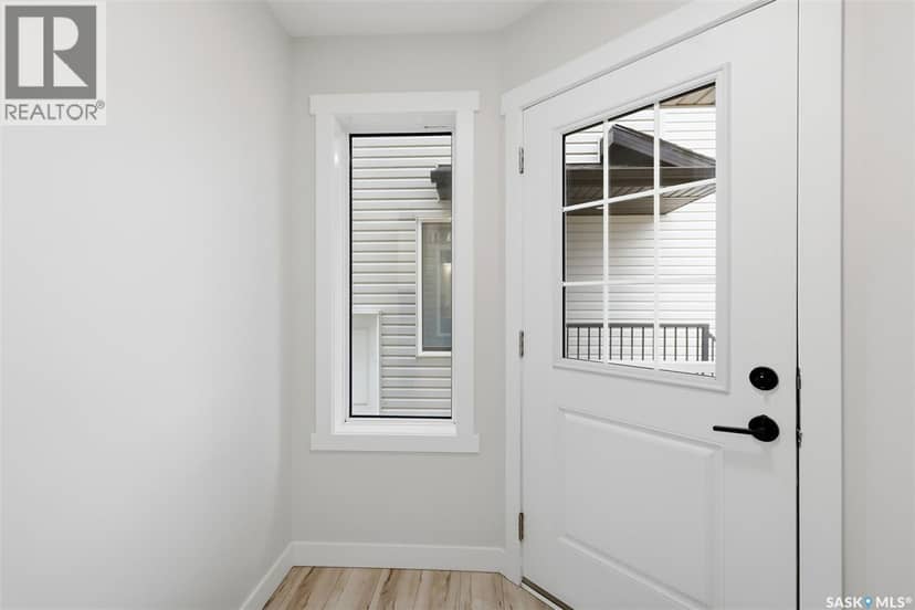 713 Brighton BOULEVARD — photo 3 of 40