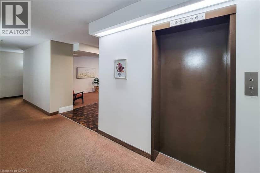 28 ROBINSON Street N Unit# 405 — photo 25 of 34