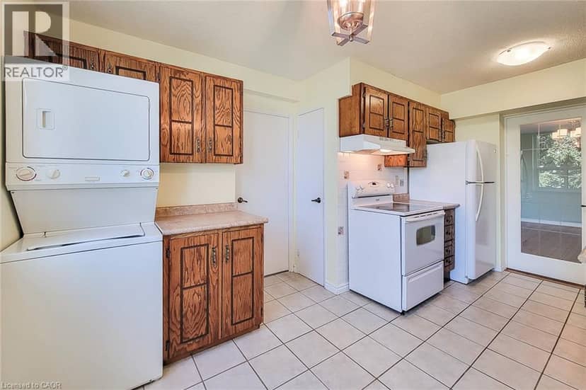 28 ROBINSON Street N Unit# 405 — photo 18 of 34
