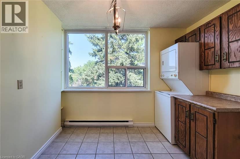 28 ROBINSON Street N Unit# 405 — photo 20 of 34