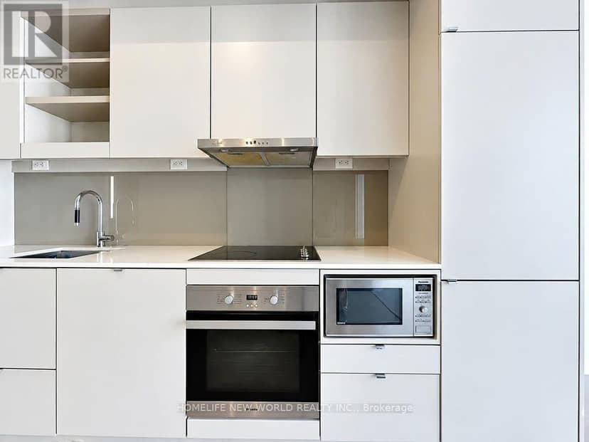 PH10 - 101 Peter Street — photo 8 of 10