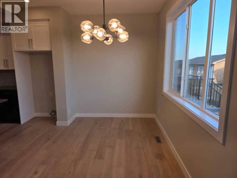 187 Lanark Gate SE — photo 12 of 20