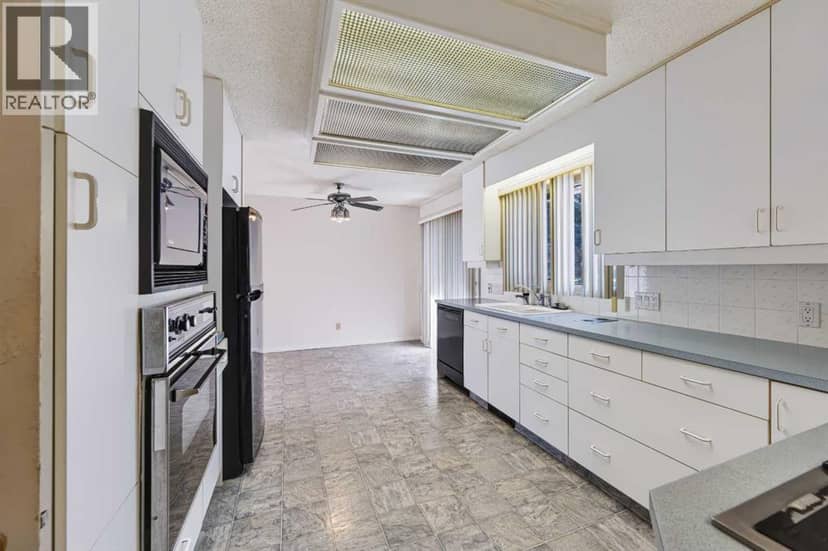 107 Hallbrook Drive SW — photo 18 of 40