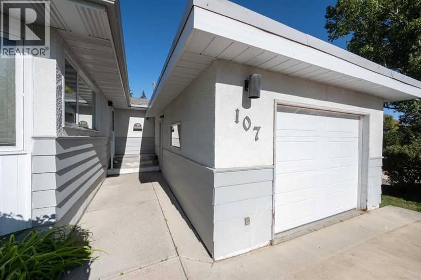 107 Hallbrook Drive SW, Calgary, photo 4