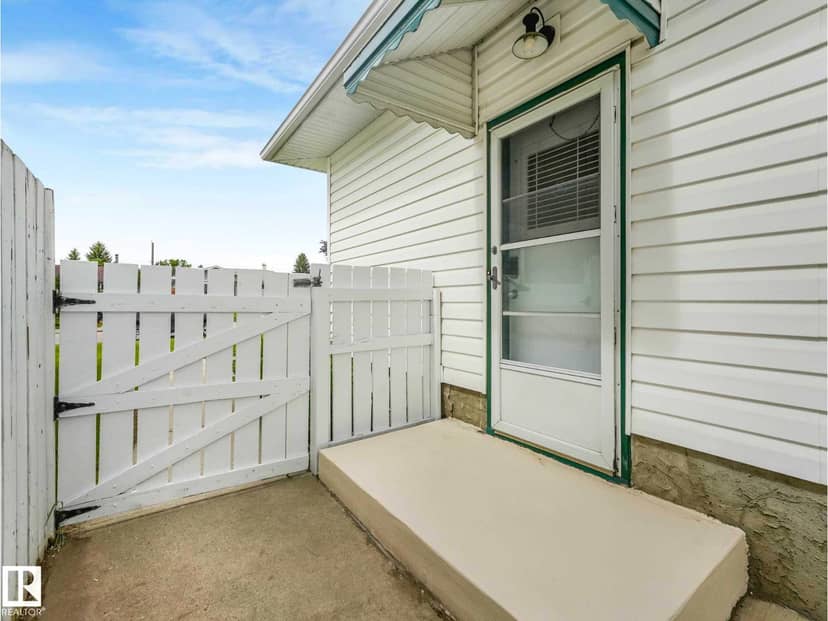 15916 88B AV NW — photo 9 of 40