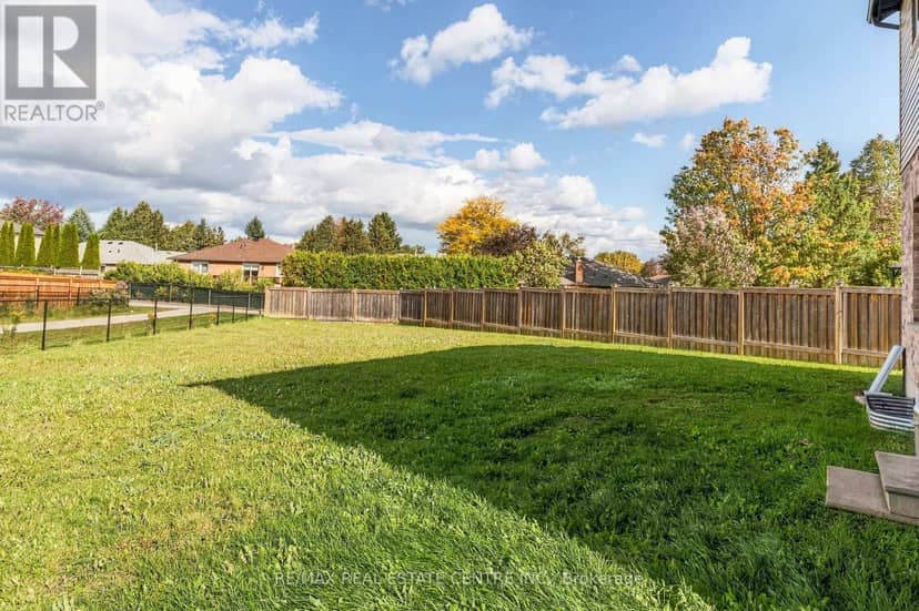 51 Laverty Crescent — photo 17 of 40