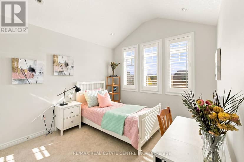51 Laverty Crescent — photo 32 of 40