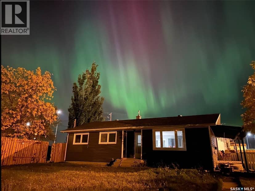 801 Lorne STREET W, Swift Current, photo 2