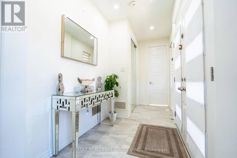 1 Boothill Drive, Brampton, photo 5