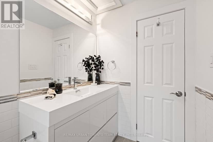 3517 St Clair Avenue E — photo 22 of 35