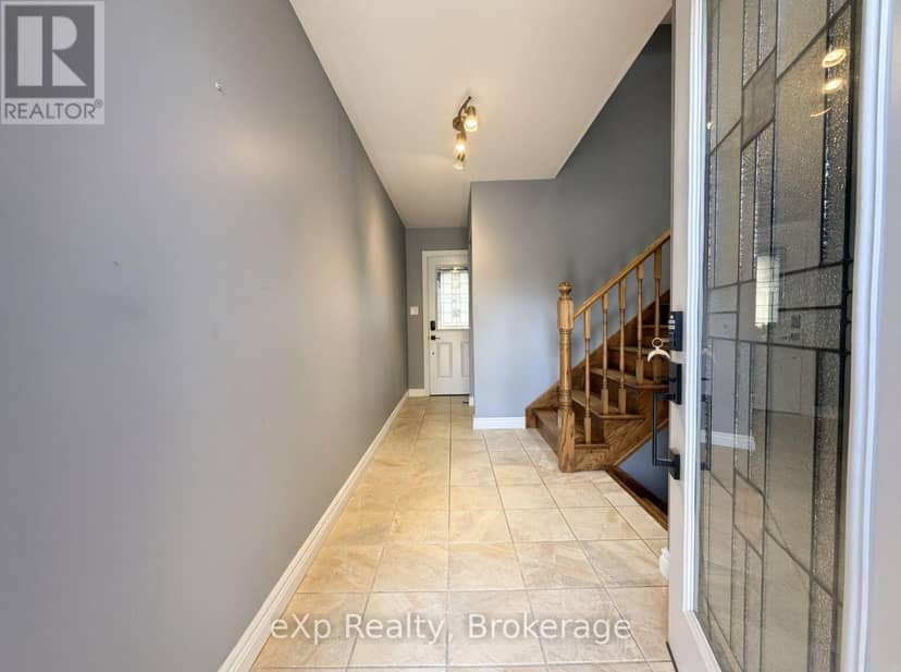 9 Charlotte Street, Brockton, photo 3