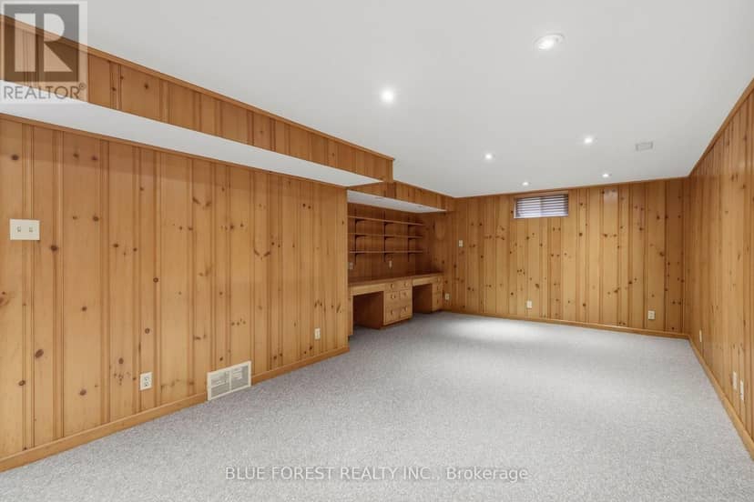 465 Averill Crescent — photo 35 of 40