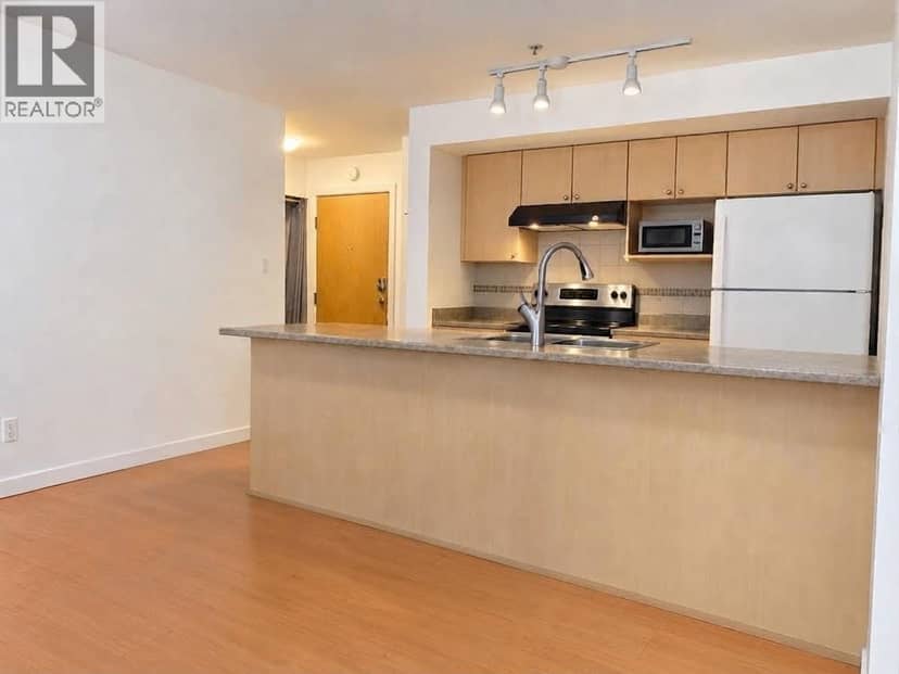 210 2891 E Hastings Street, Vancouver, photo 2