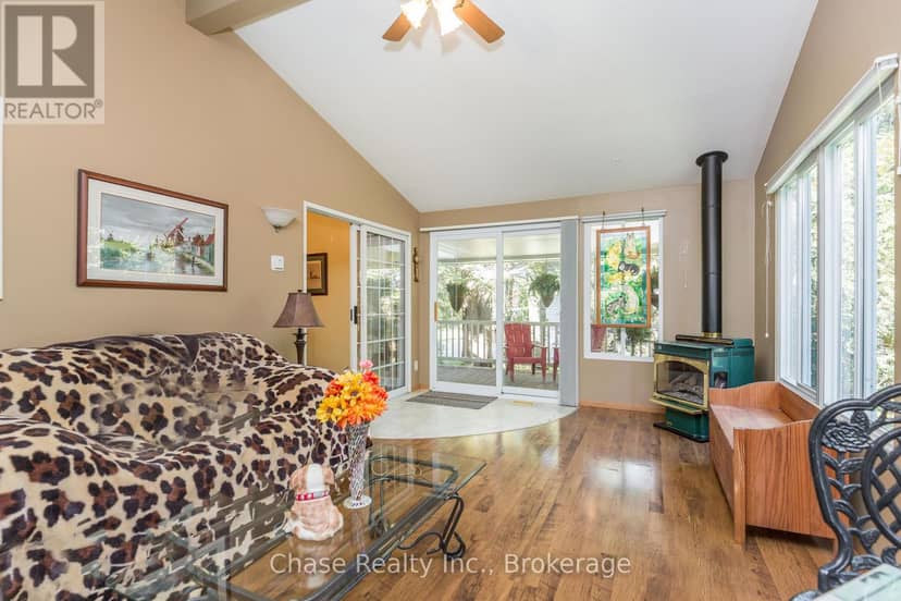 36 Topaz Street — photo 10 of 24