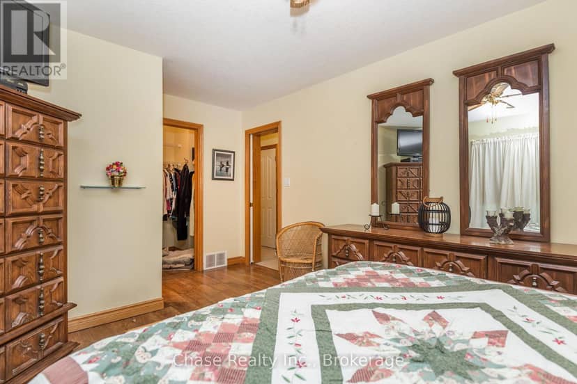 36 Topaz Street — photo 15 of 24