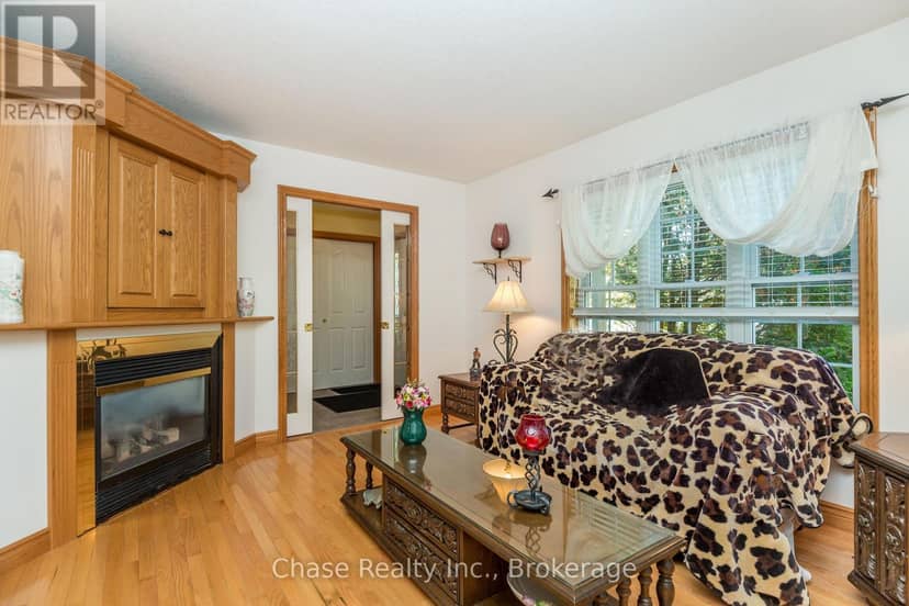 36 Topaz Street — photo 6 of 24