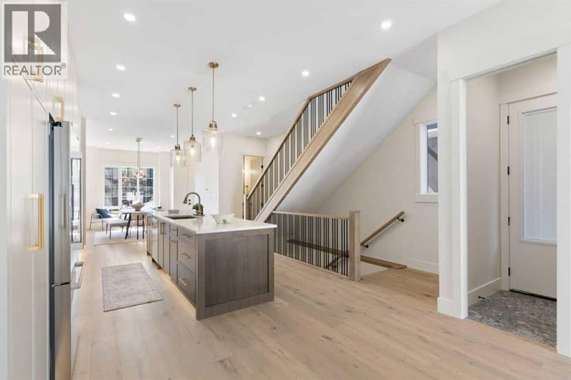 528 52 Avenue SW — photo 16 of 40